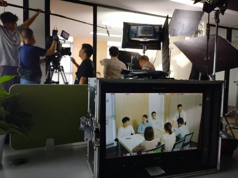 洪泽县TVC拍摄公司：科技产品视觉化大师，诠释未来感与功能美学